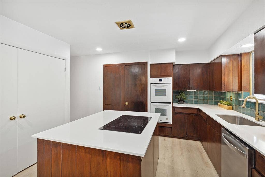 1747 W Red Bird Lane, Dallas, TX 75232 1747 W Red Bird Lane, Dallas, TX 75232