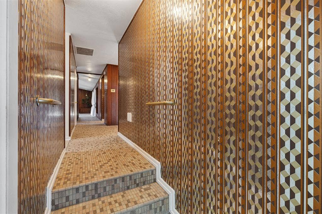 1747 W Red Bird Lane, Dallas, TX 75232 1747 W Red Bird Lane, Dallas, TX 75232