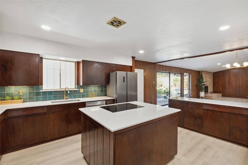 1747 W Red Bird Lane, Dallas, TX 75232 1747 W Red Bird Lane, Dallas, TX 75232