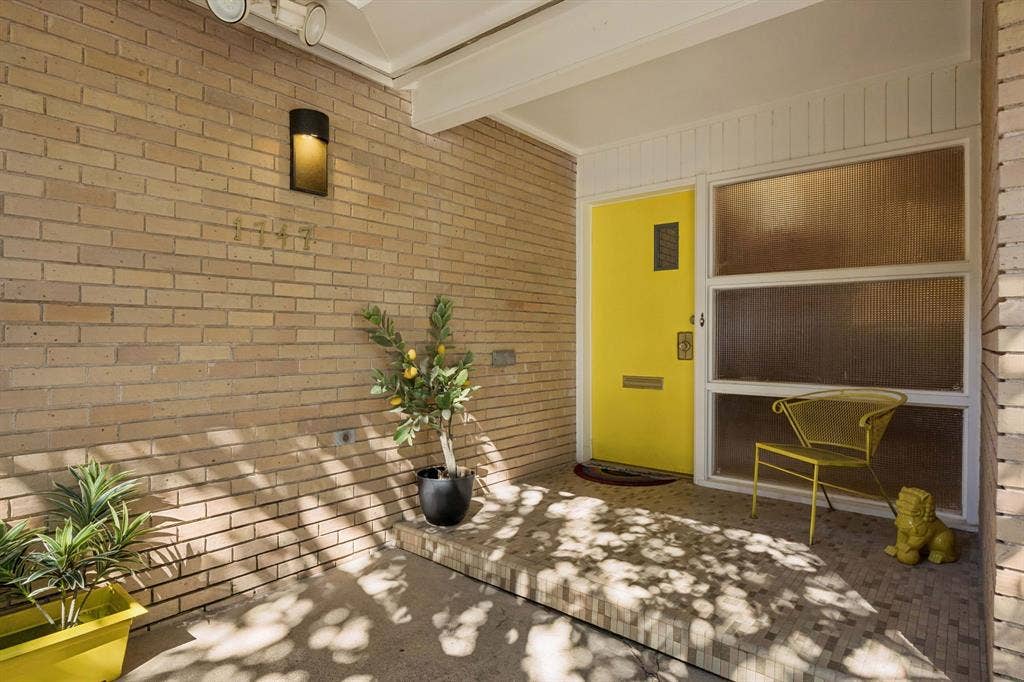 1747 W Red Bird Lane, Dallas, TX 75232 1747 W Red Bird Lane, Dallas, TX 75232