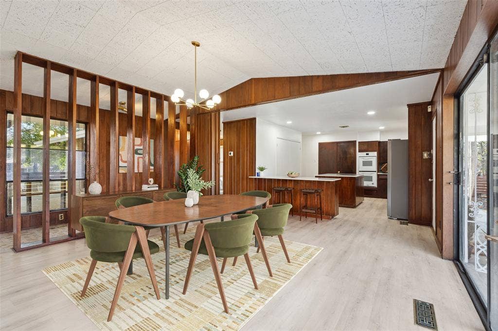 1747 W Red Bird Lane, Dallas, TX 75232 1747 W Red Bird Lane, Dallas, TX 75232