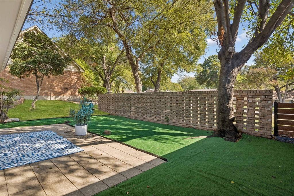 1747 W Red Bird Lane, Dallas, TX 75232 1747 W Red Bird Lane, Dallas, TX 75232