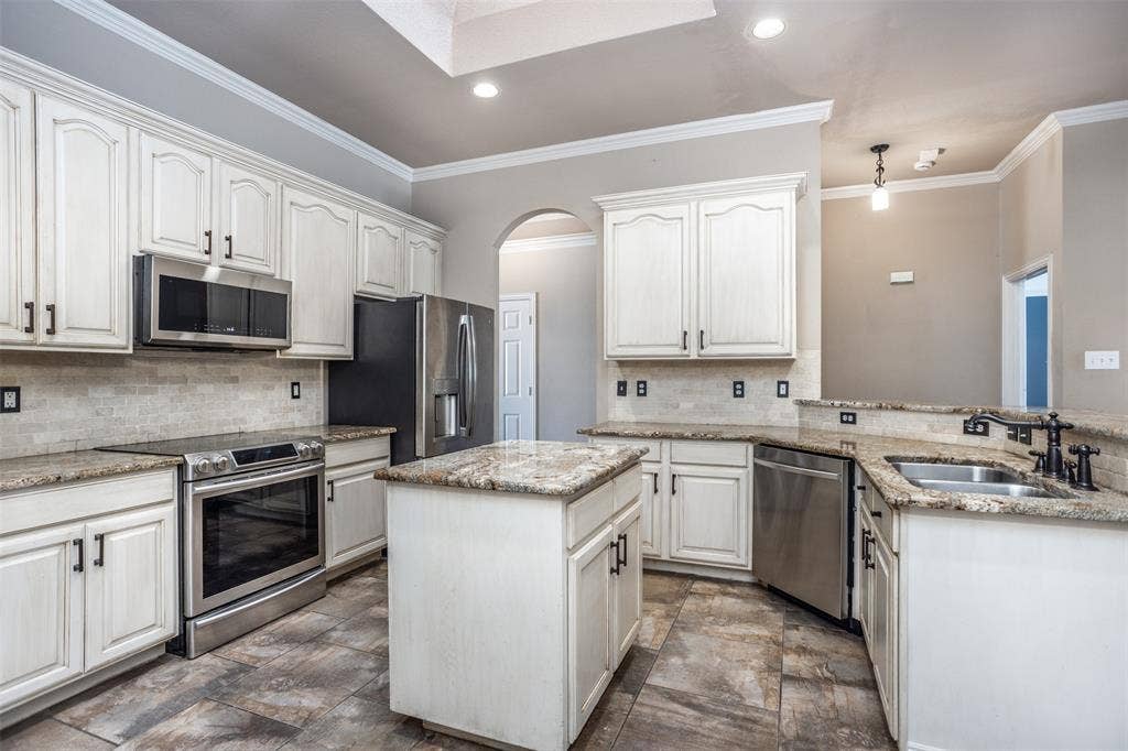 1812 Copper Leaf Drive, Corinth, TX 76210