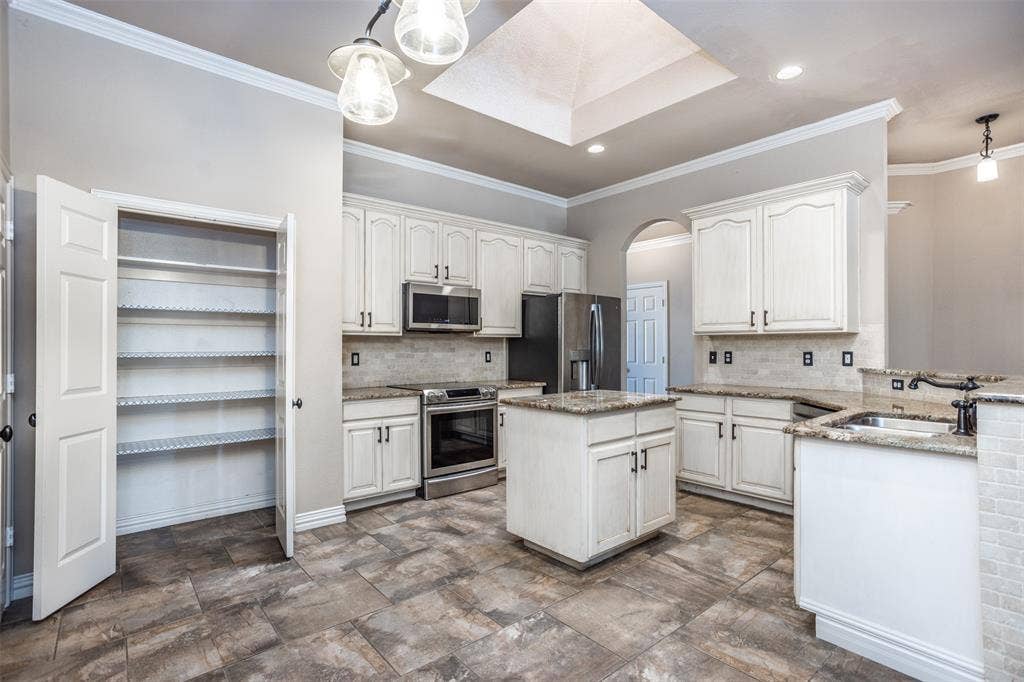 1812 Copper Leaf Drive, Corinth, TX 76210