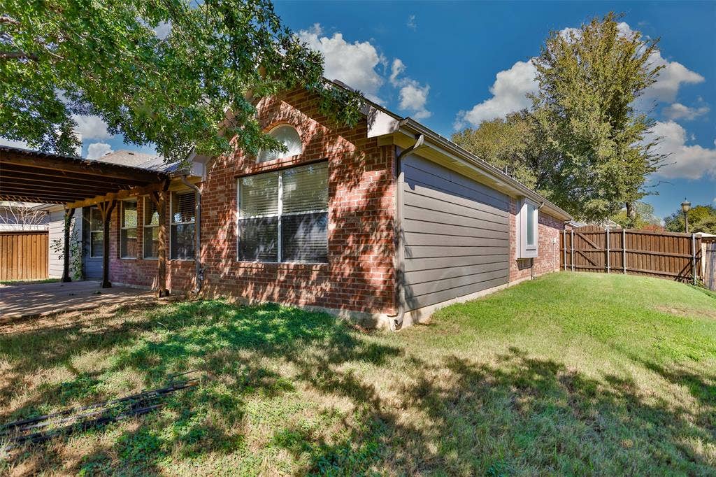 1812 Copper Leaf Drive, Corinth, TX 76210