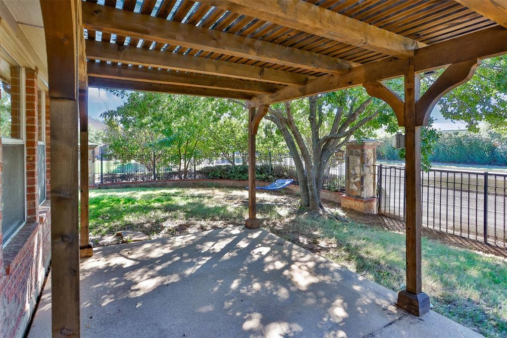 1812 Copper Leaf Drive, Corinth, TX 76210