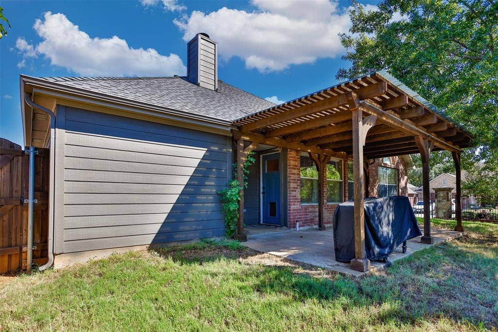 1812 Copper Leaf Drive, Corinth, TX 76210