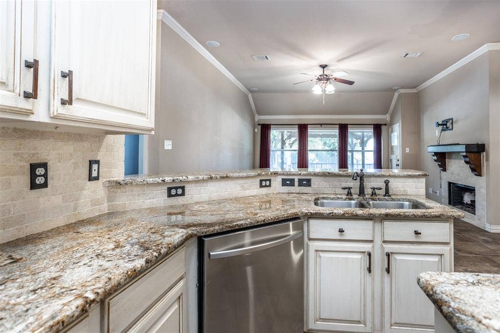 1812 Copper Leaf Drive, Corinth, TX 76210