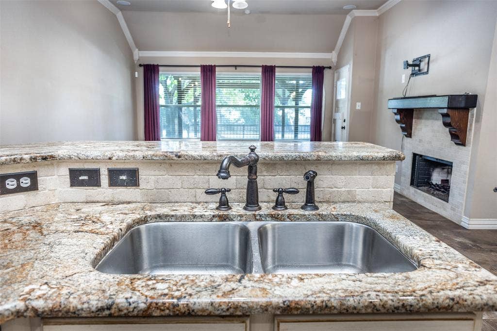 1812 Copper Leaf Drive, Corinth, TX 76210