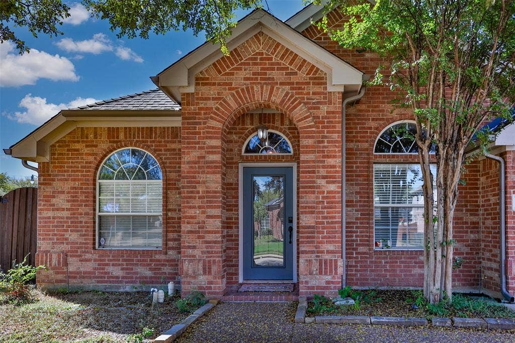 1812 Copper Leaf Drive, Corinth, TX 76210