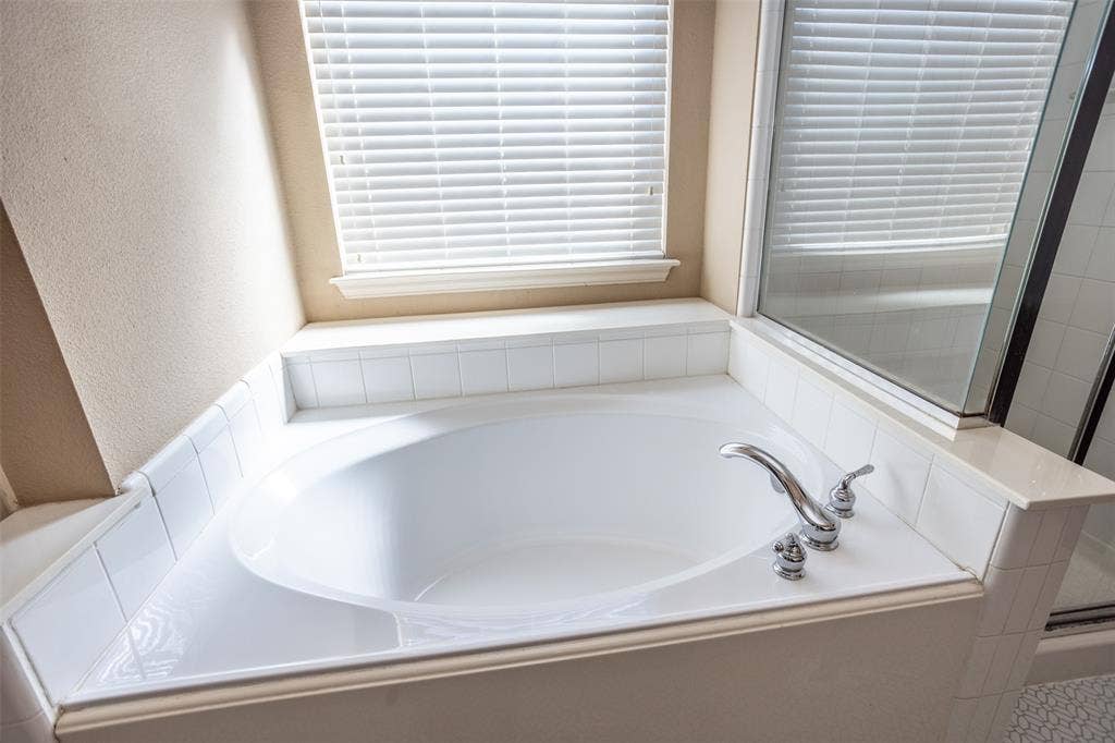 1812 Copper Leaf Drive, Corinth, TX 76210