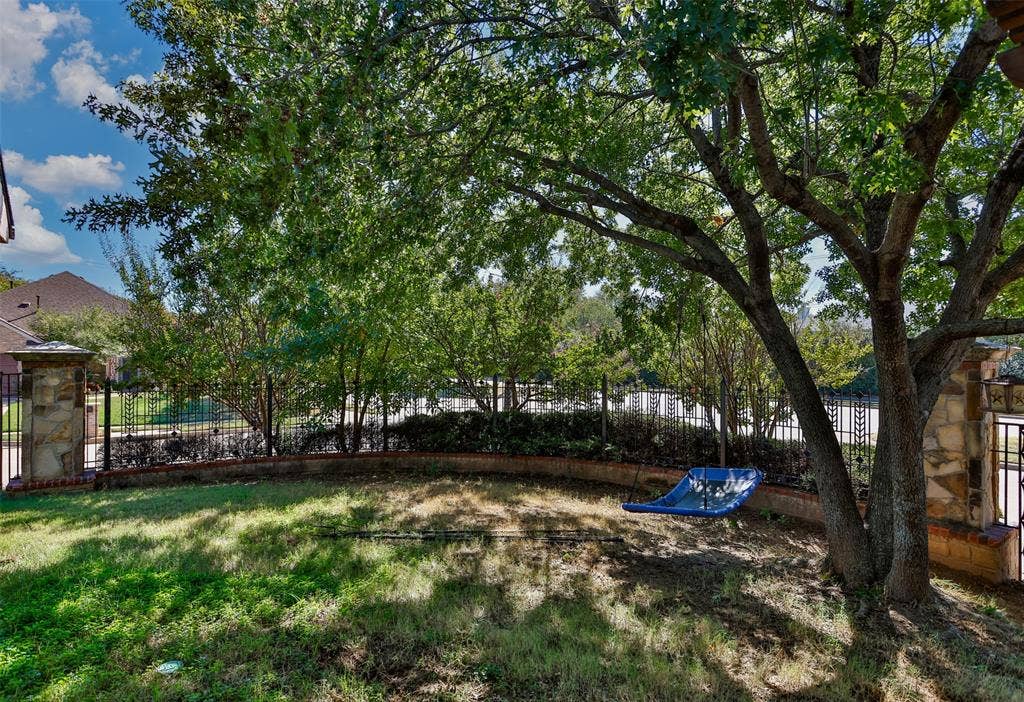 1812 Copper Leaf Drive, Corinth, TX 76210