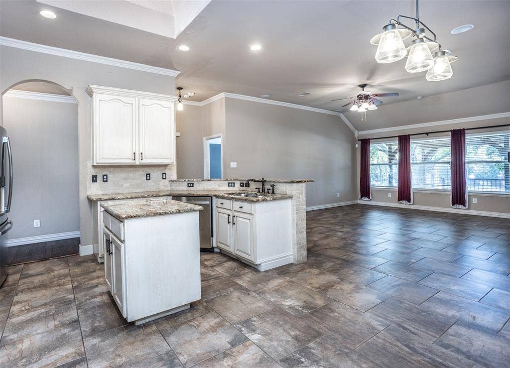 1812 Copper Leaf Drive, Corinth, TX 76210
