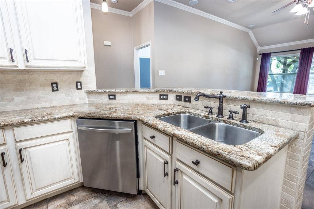 1812 Copper Leaf Drive, Corinth, TX 76210
