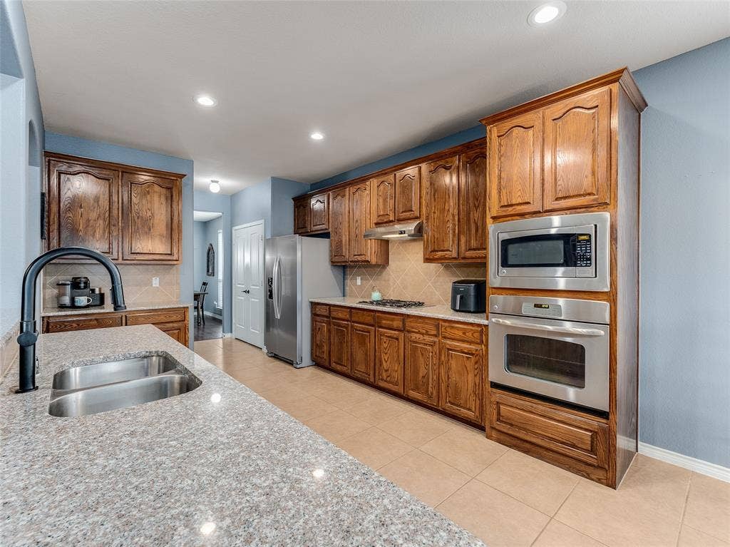 5732 Chateau Drive, Sachse, TX 75048 5732 Chateau Drive, Sachse, TX 75048