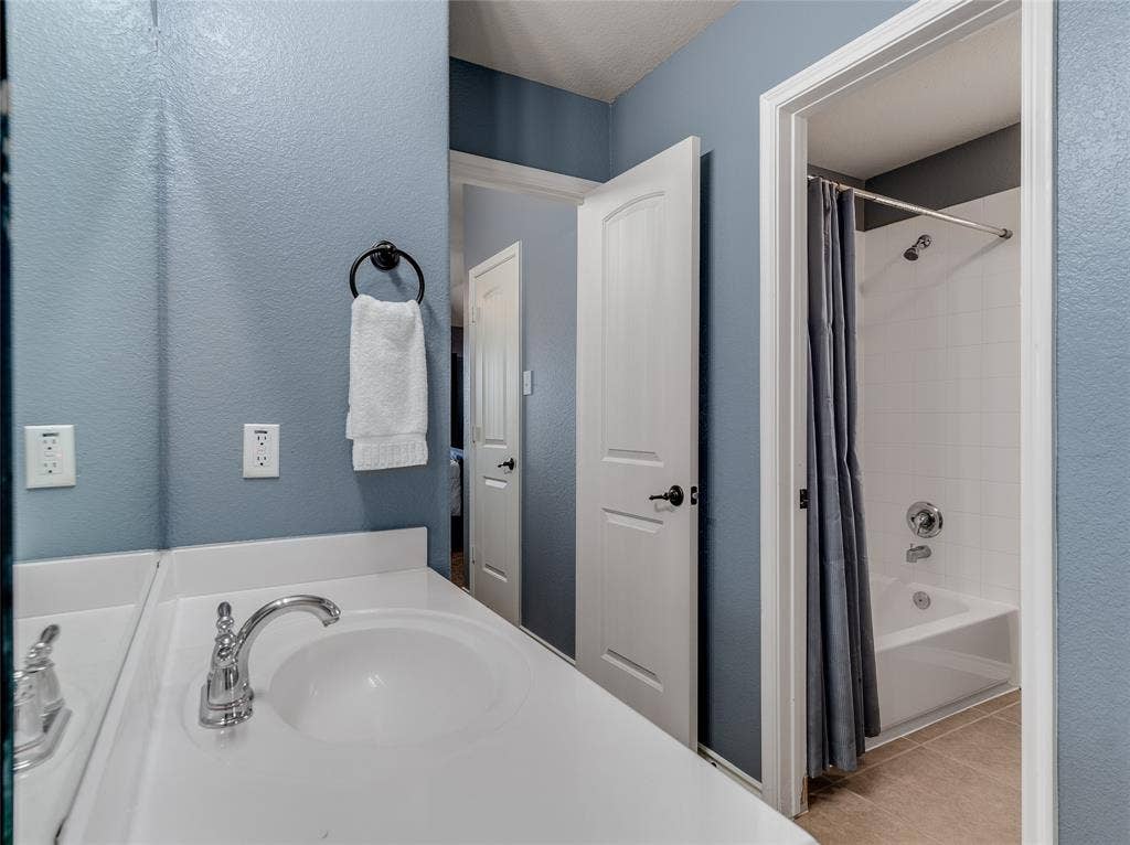 5732 Chateau Drive, Sachse, TX 75048 5732 Chateau Drive, Sachse, TX 75048