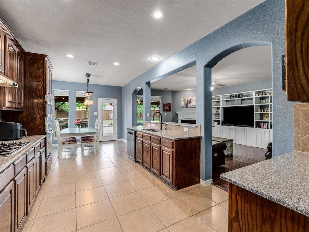 5732 Chateau Drive, Sachse, TX 75048 5732 Chateau Drive, Sachse, TX 75048