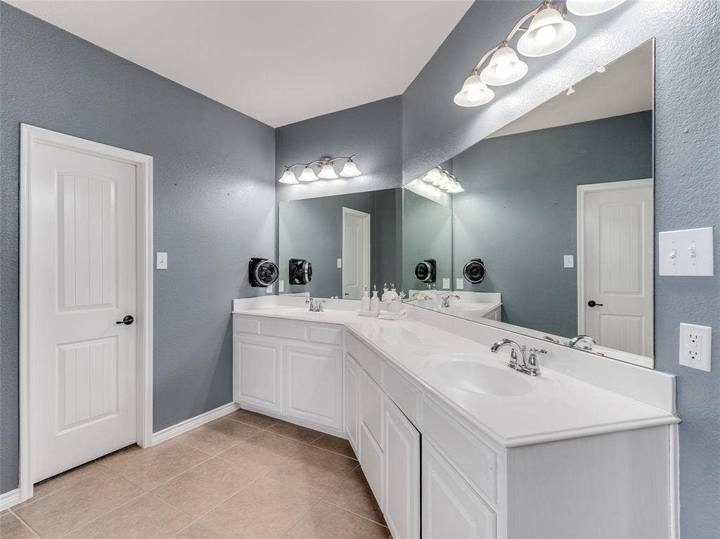 5732 Chateau Drive, Sachse, TX 75048 5732 Chateau Drive, Sachse, TX 75048