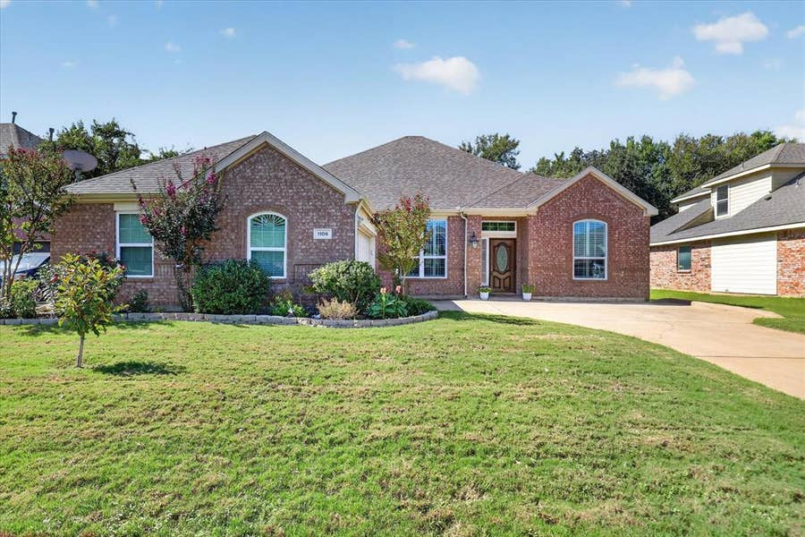Property photo for 1106 Wedgewood Drive, Mansfield, TX