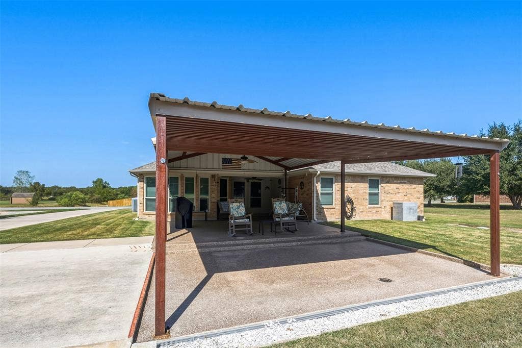 156 Creekwood Ranch Road, Azle, TX 76020