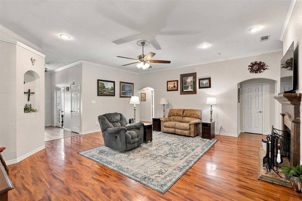 156 Creekwood Ranch Road, Azle, TX 76020
