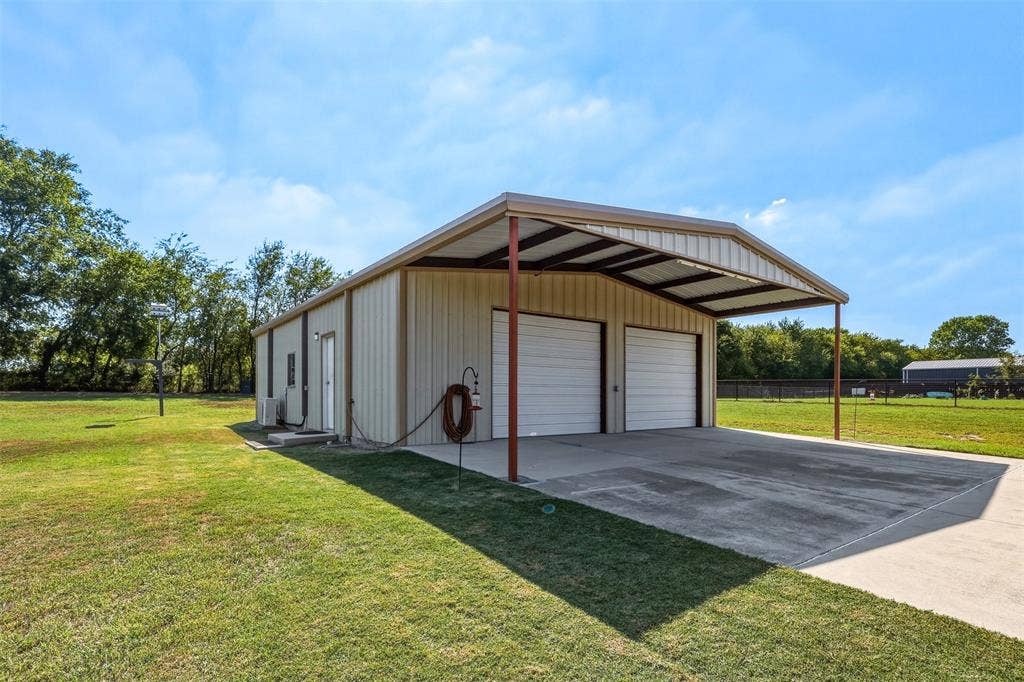 156 Creekwood Ranch Road, Azle, TX 76020
