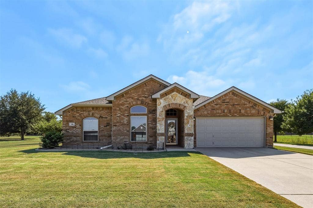 156 Creekwood Ranch Road, Azle, TX 76020