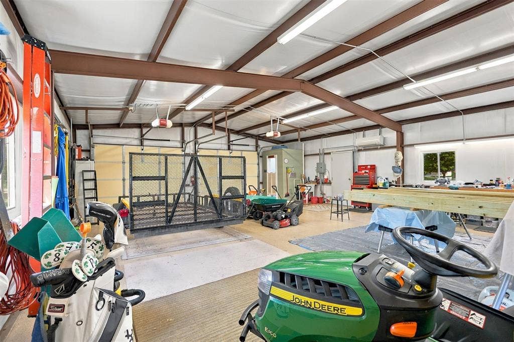 156 Creekwood Ranch Road, Azle, TX 76020