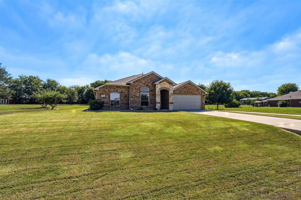 156 Creekwood Ranch Road, Azle, TX 76020