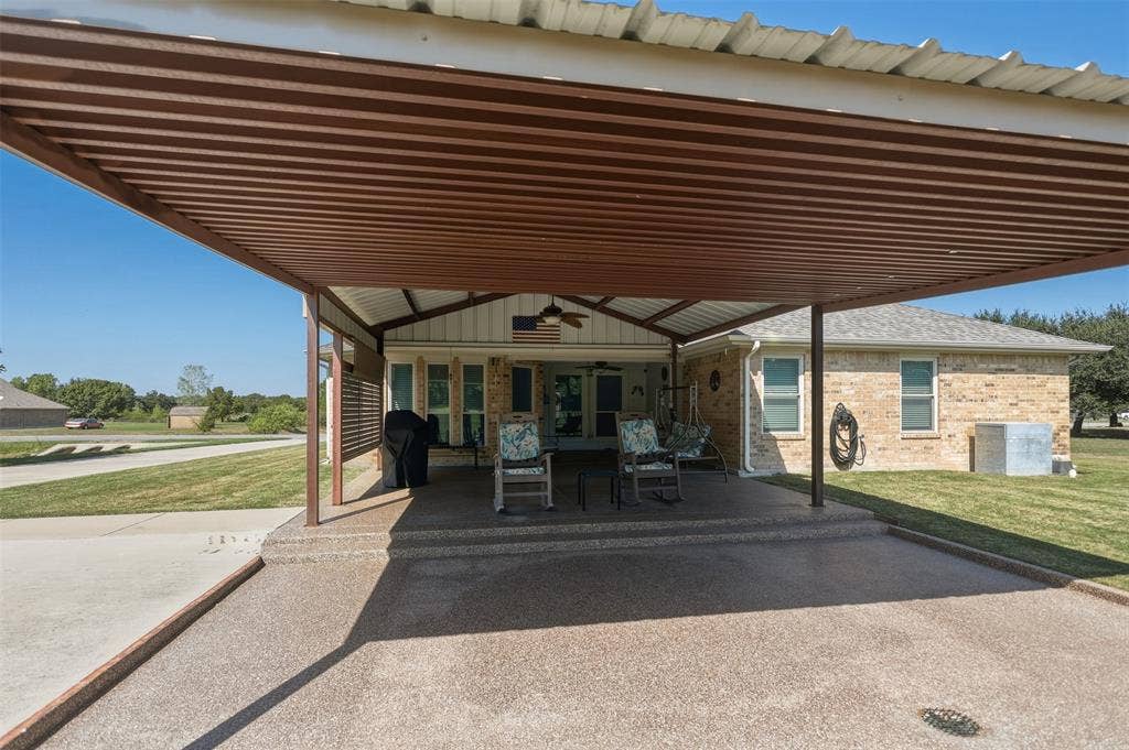 156 Creekwood Ranch Road, Azle, TX 76020