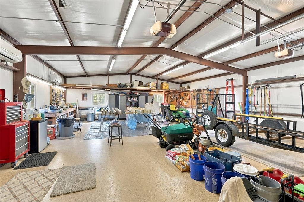 156 Creekwood Ranch Road, Azle, TX 76020