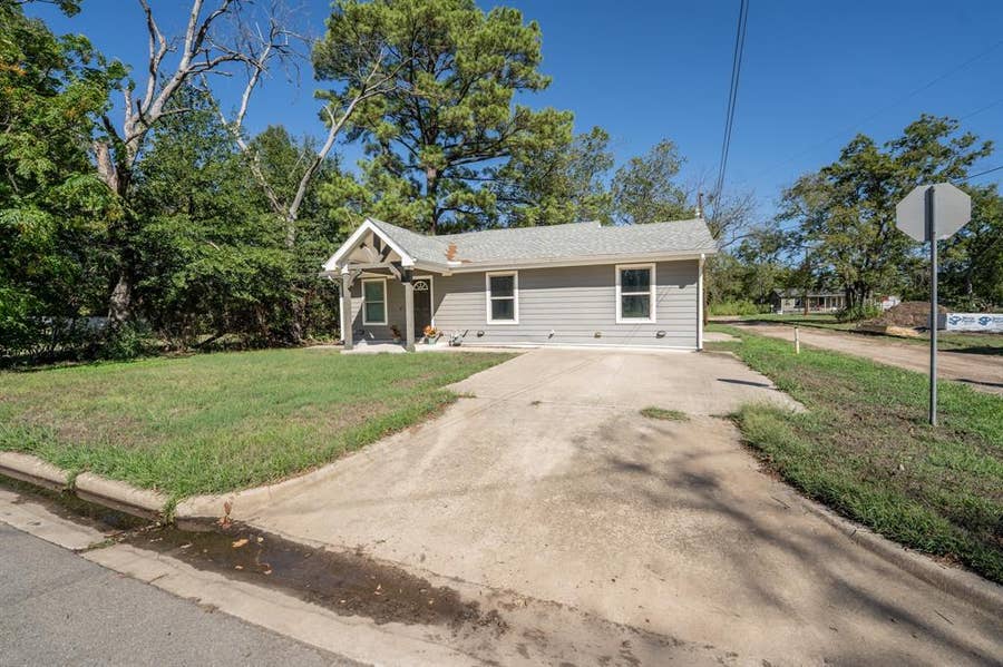Property photo for 510 Woodlawn Street, Sulphur Springs, TX