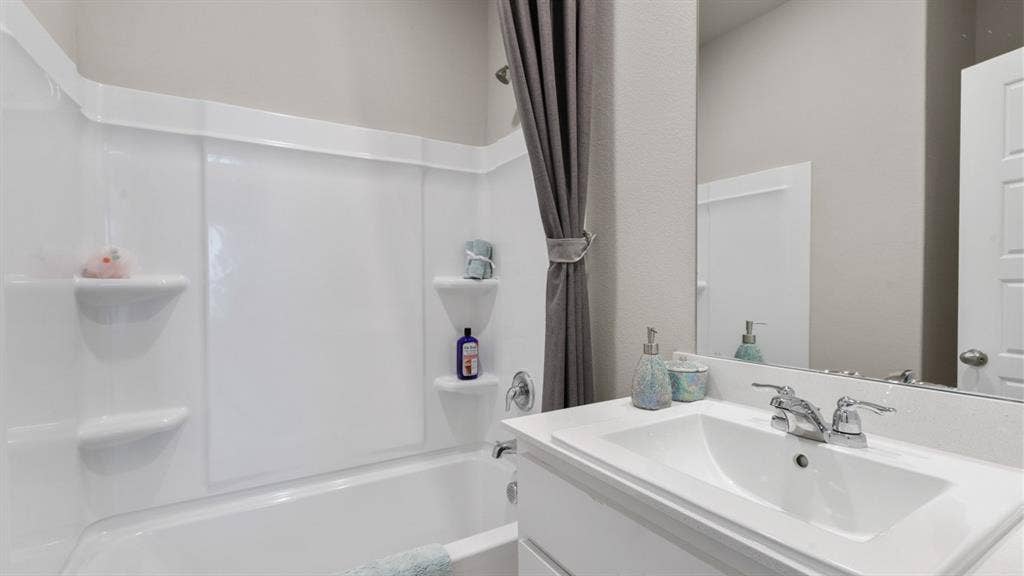 3008 MAPLE ORCHARD Lane, Fort Worth, TX 76140