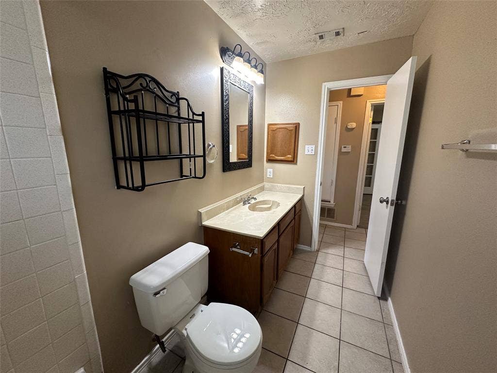 4045 Cavalry Drive, Plano, TX 75023 4045 Cavalry Drive, Plano, TX 75023