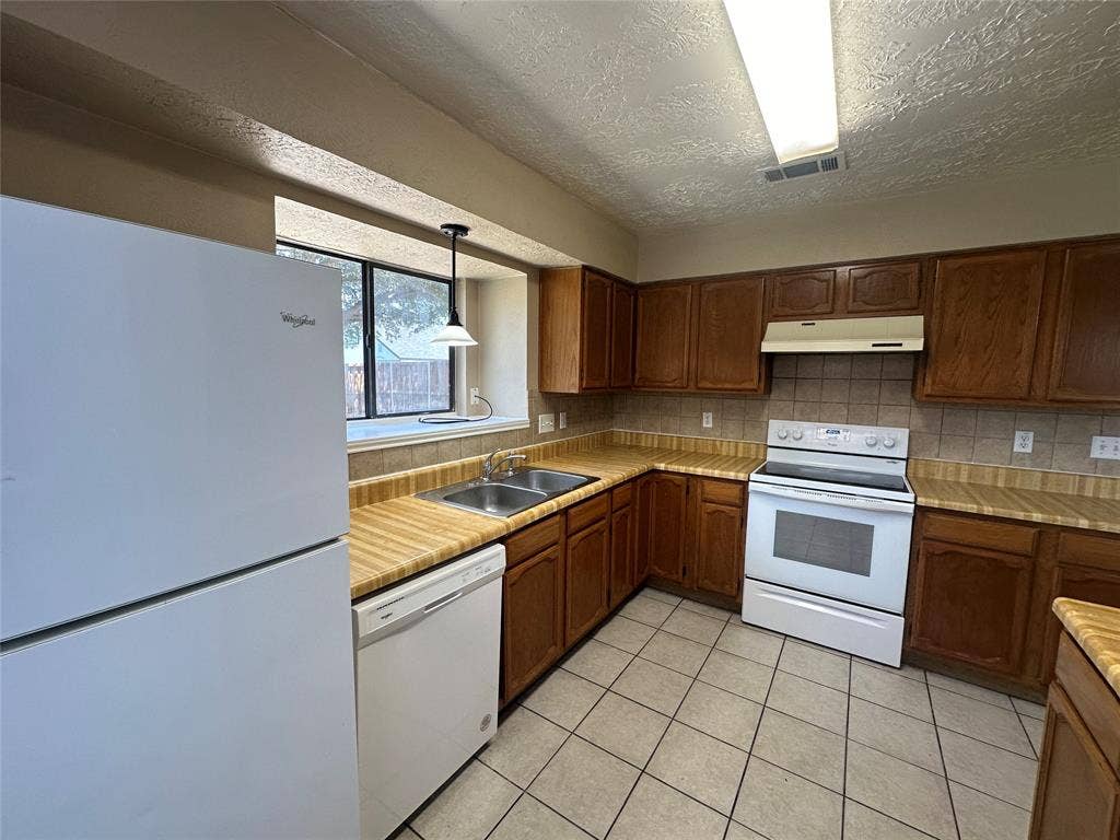 4045 Cavalry Drive, Plano, TX 75023 4045 Cavalry Drive, Plano, TX 75023