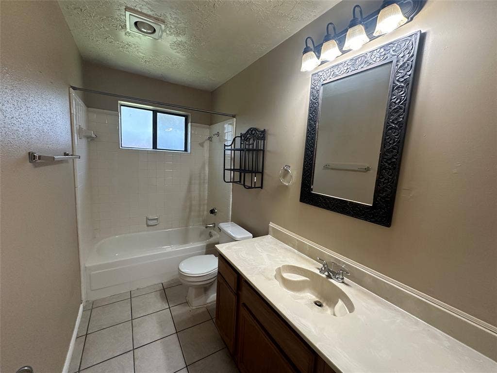 4045 Cavalry Drive, Plano, TX 75023 4045 Cavalry Drive, Plano, TX 75023