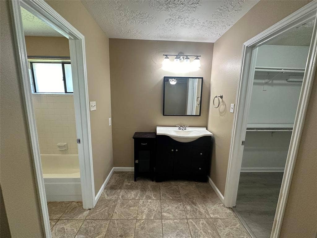 4045 Cavalry Drive, Plano, TX 75023 4045 Cavalry Drive, Plano, TX 75023