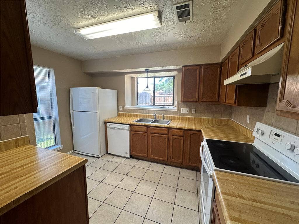 4045 Cavalry Drive, Plano, TX 75023 4045 Cavalry Drive, Plano, TX 75023