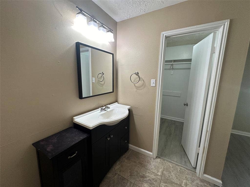 4045 Cavalry Drive, Plano, TX 75023 4045 Cavalry Drive, Plano, TX 75023