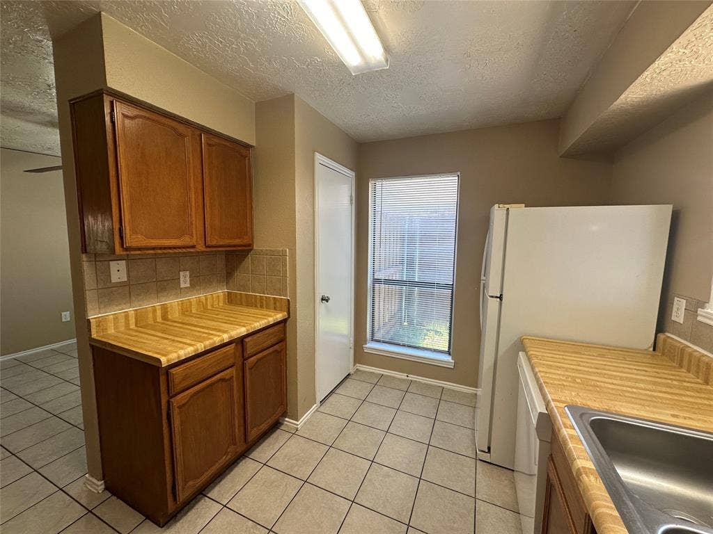 4045 Cavalry Drive, Plano, TX 75023 4045 Cavalry Drive, Plano, TX 75023