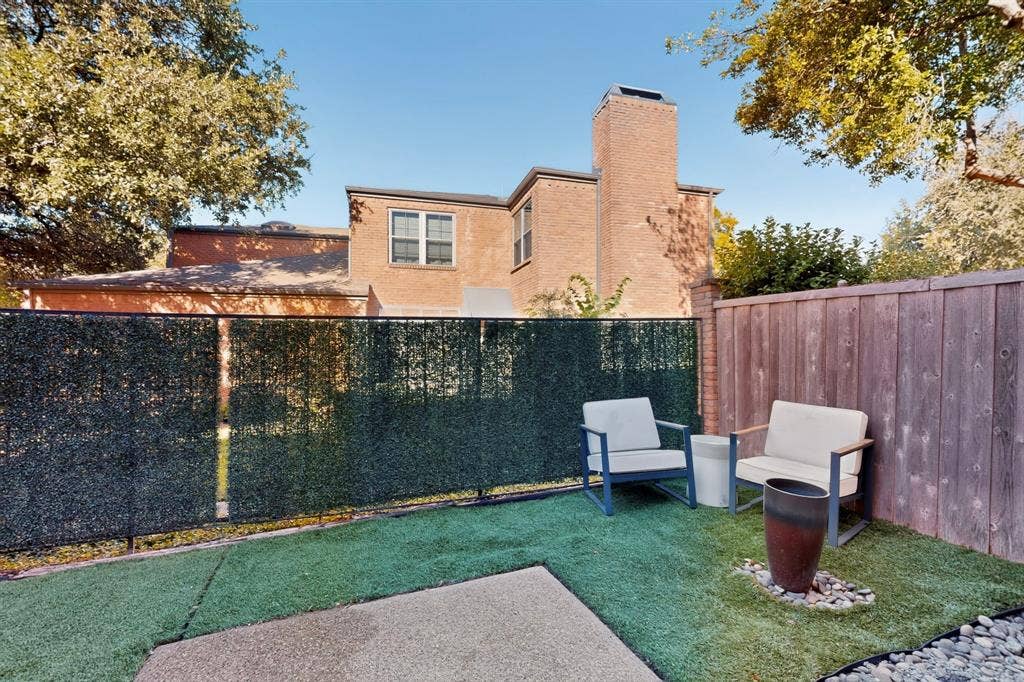 17335 Remington Park Place, Dallas, TX 75252 Fenced outdoor area featuring artificial turf, a wood panel fence, and a privacy screen