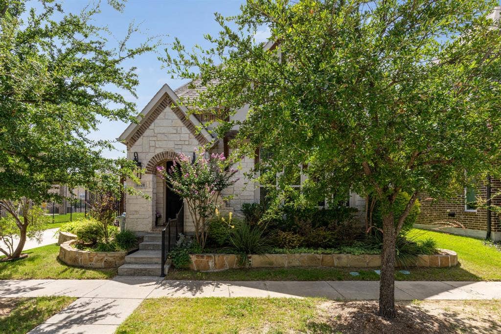 6920 Royal View Drive, McKinney, TX 75070 6920 Royal View Drive, McKinney, TX 75070