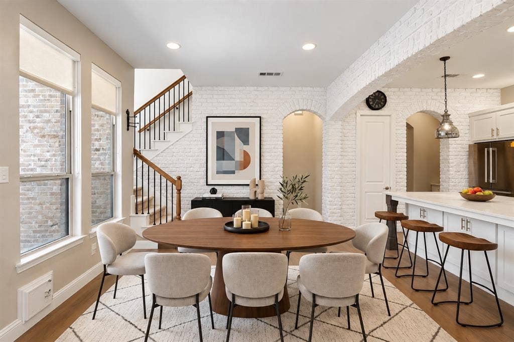 6920 Royal View Drive, McKinney, TX 75070 Virtually Staged and Whitened Brick Wall