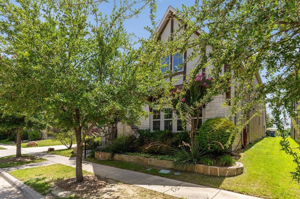 6920 Royal View Drive, McKinney, TX 75070 6920 Royal View Drive, McKinney, TX 75070