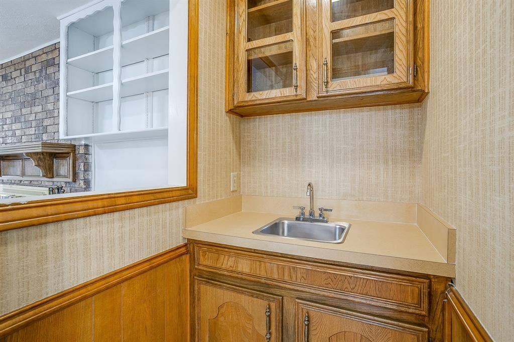 504 Regina Court, Euless, TX 76039