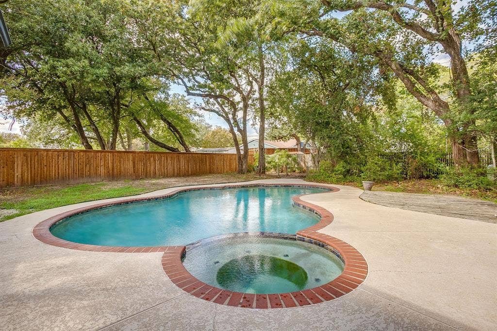 504 Regina Court, Euless, TX 76039