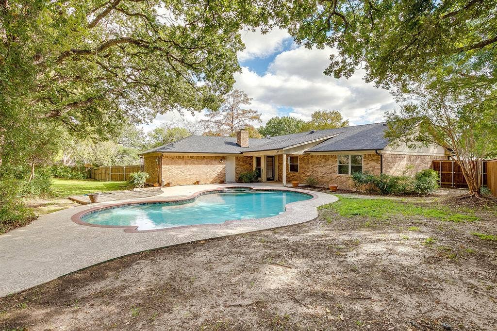 504 Regina Court, Euless, TX 76039