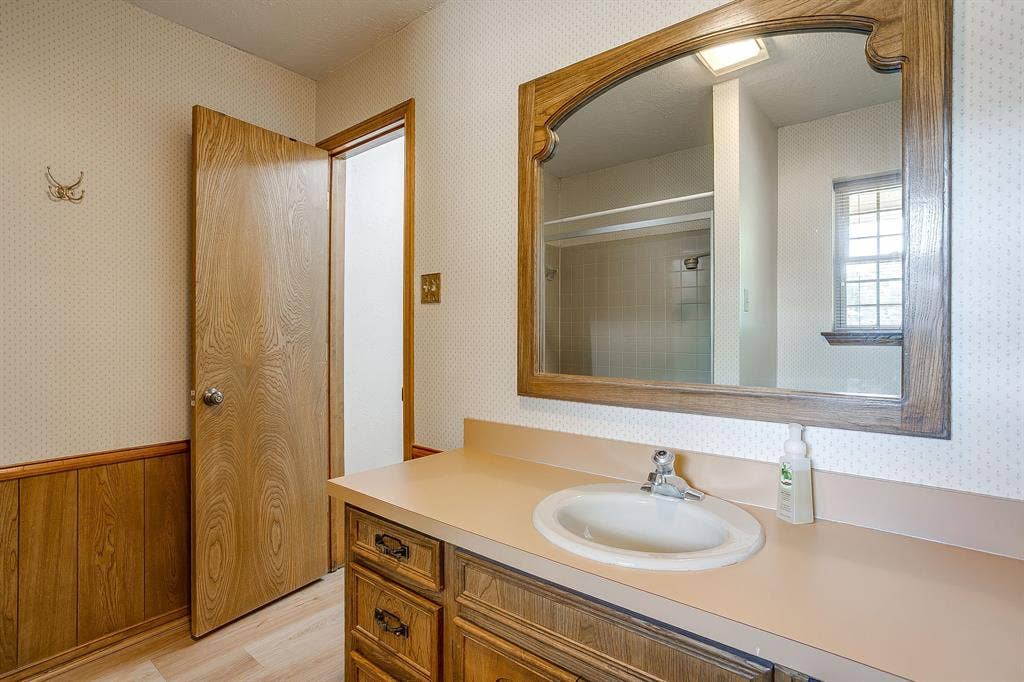 504 Regina Court, Euless, TX 76039
