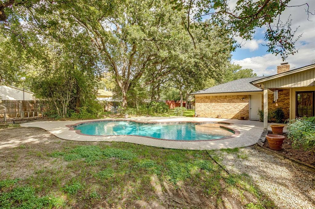 504 Regina Court, Euless, TX 76039