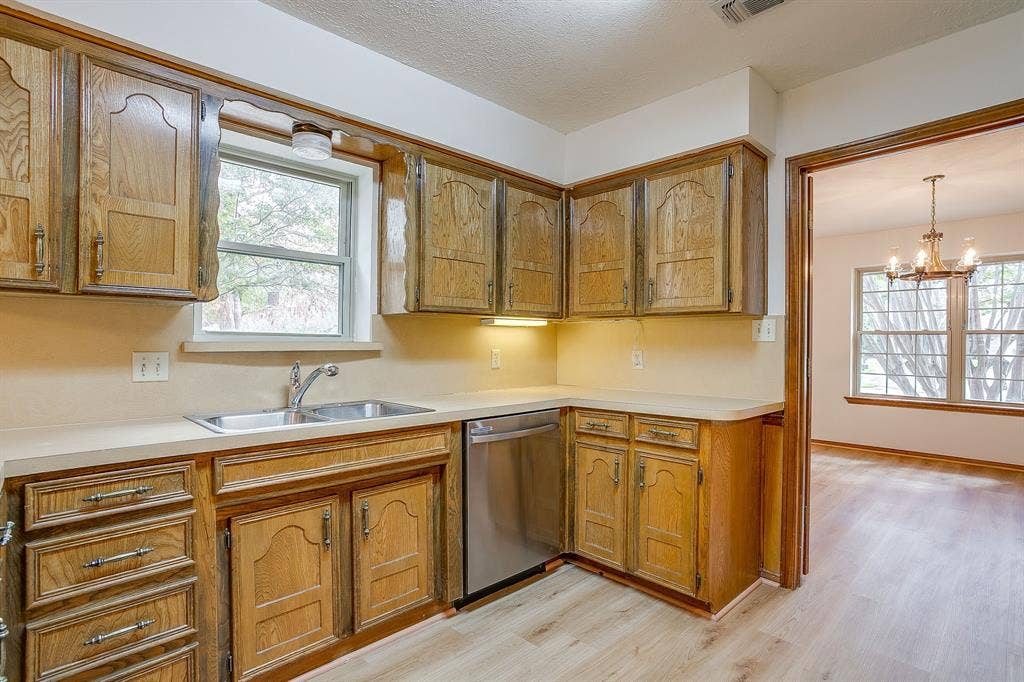 504 Regina Court, Euless, TX 76039